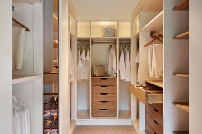 Ide Desain Walk-in Closet yang Elegan