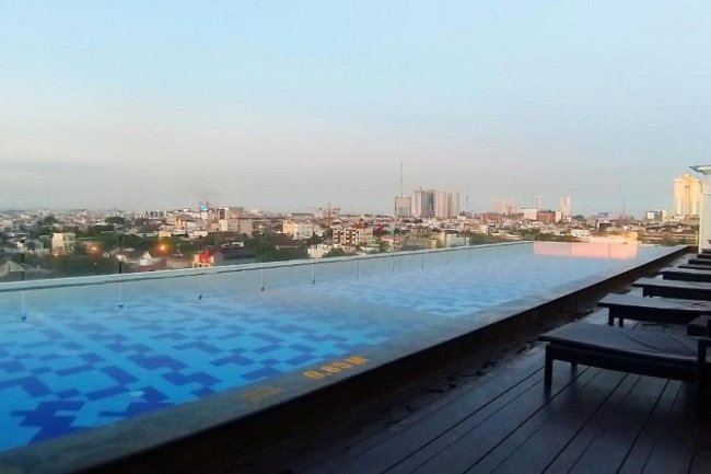 Kolam Renang di Atas Atap: Gaya Hidup Mewah di Tengah Kota