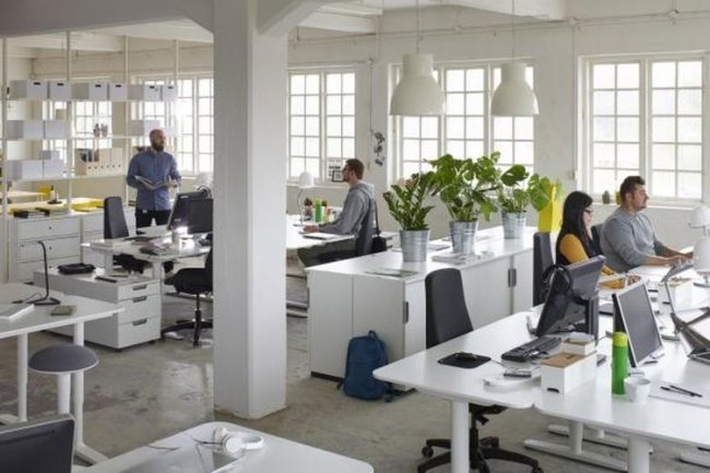 Desain Kantor Open Space vs. Private Office: Mana yang Lebih Baik