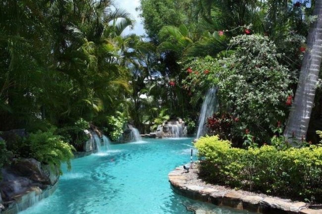 Tips Memilih Desain Kolam Renang Outdoor yang Tepat