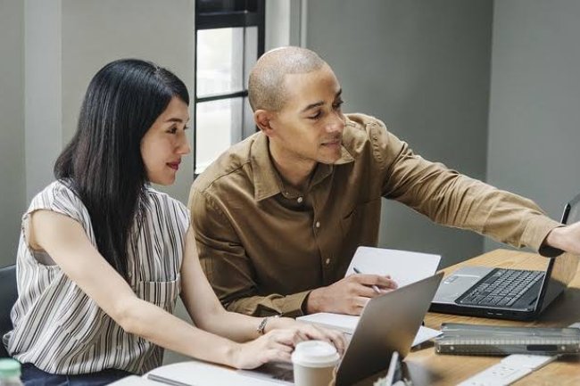 Cara Efektif Menghadapi Kritik di Tempat Kerja