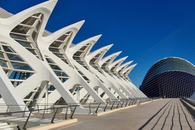 Eksplorasi Bentuk dan Fungsi dalam Arsitektur Futuristik