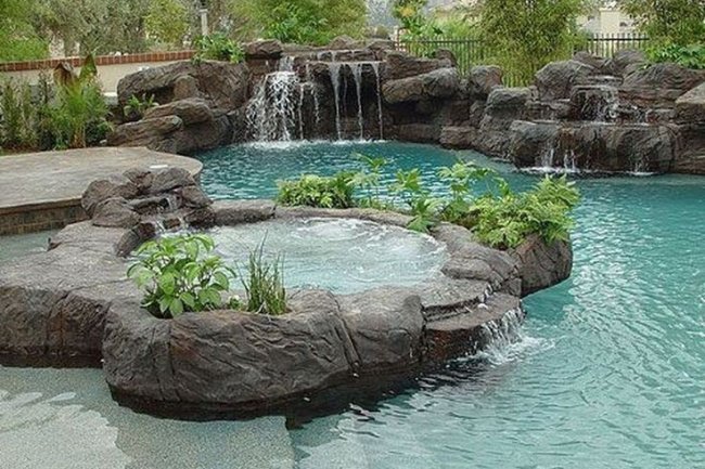 Kolam Renang Batu Alam: Estetika Alami yang Tak Tertandingi