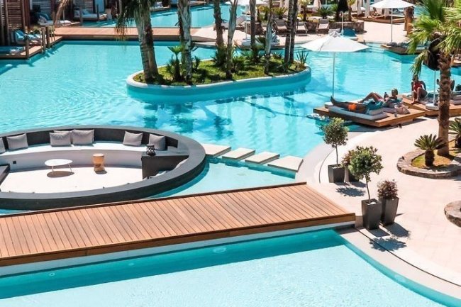 Merancang Kolam Renang untuk Iklim Tropis