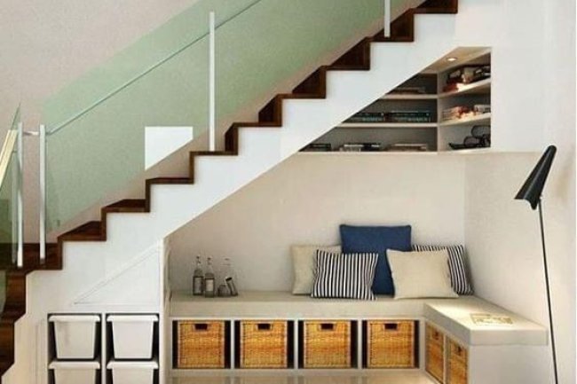 Memanfaatkan Ruang Bawah Tangga sebagai Ruang Penyimpanan