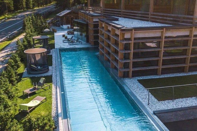 Membangun Kolam Renang di Lahan Miring