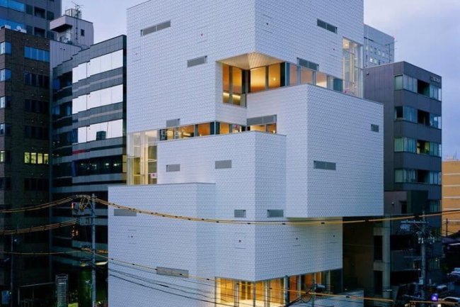 Arsitektur Postmodern: Menggabungkan Berbagai Gaya dan Era