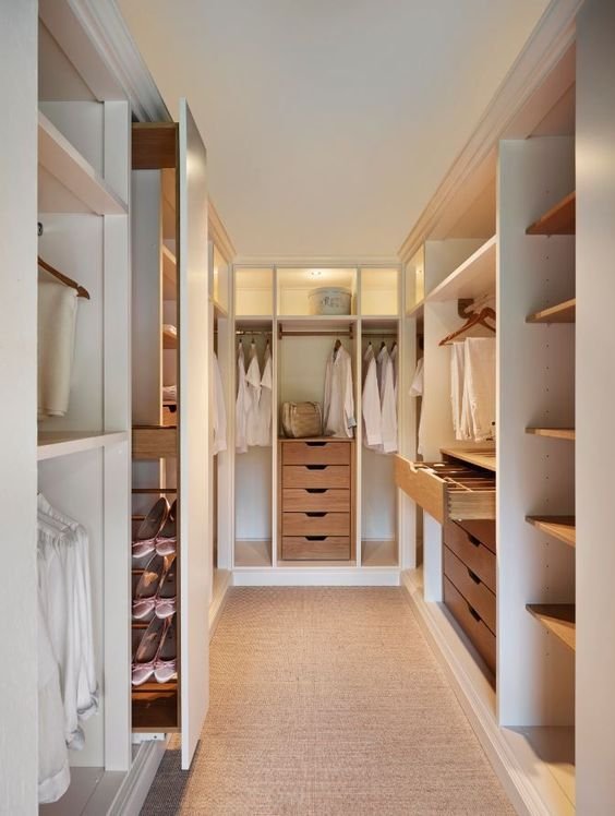 Ide Desain Walk-in Closet yang Elegan