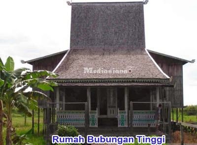 Desain Klasik dan Ketenangan: Keunikan Rumah Bubungan Tinggi