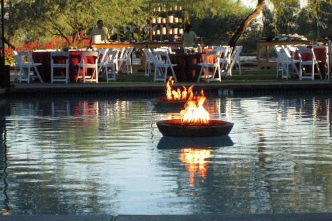 Desain Kolam Renang dengan Area BBQ