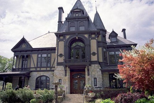 Mengenal Gaya Arsitektur Victoria: Klasik yang Elegan