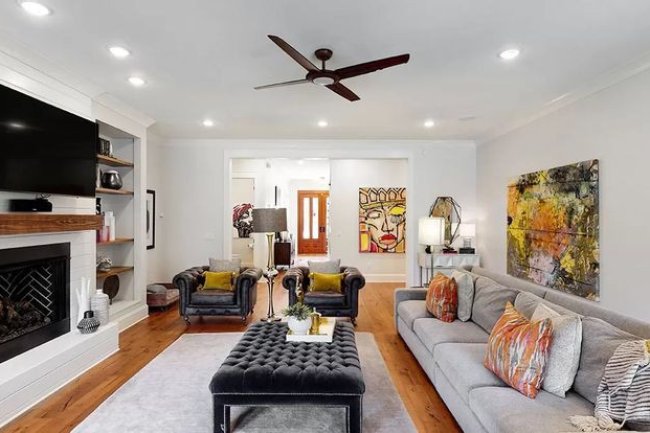 Menggunakan Aksen Metalik dalam Dekorasi Rumah