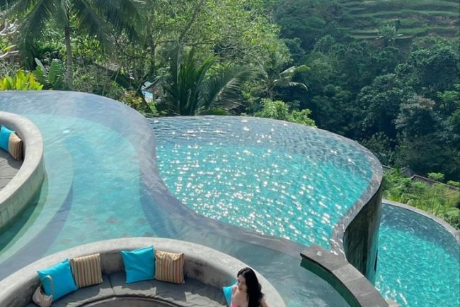 Desain Kolam Renang dengan Gaya Mediterania